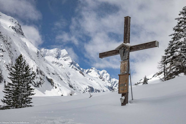 Das Wegkreuz im Voralptal