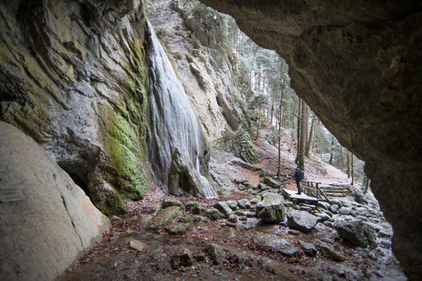 Die Grotte von Môtiers