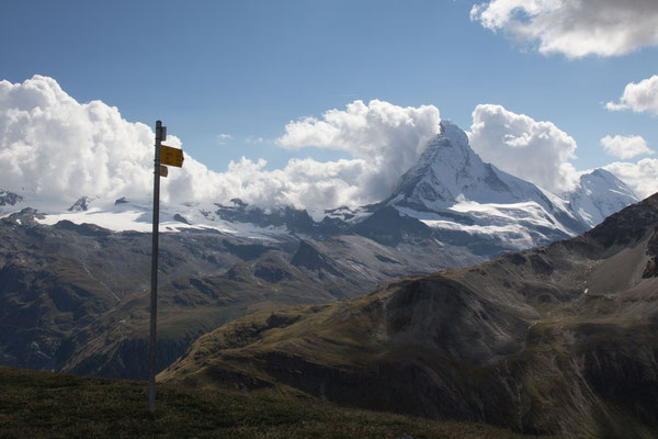 Vom Wisshorn oberhalb Zermatt hat man einen herrlichen Blick auf das gegenüberliegende Matterhorn.