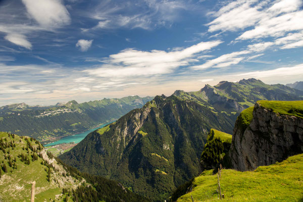 Blick von der Chüematte hinunter auf den Brienzersee