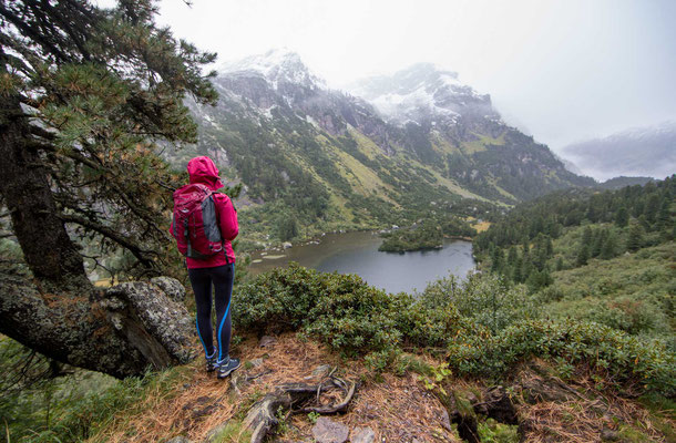 Auch bei schlechtem Wetter ist die Sicht auf den unteren Murgsee wunderschön