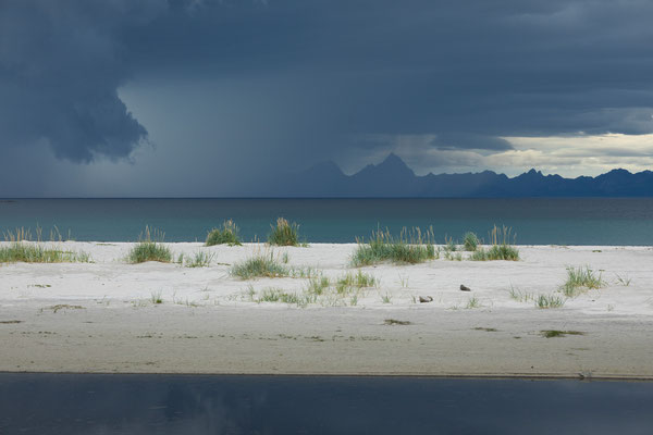 Bøsanden mit Lofoten (Engeløya)