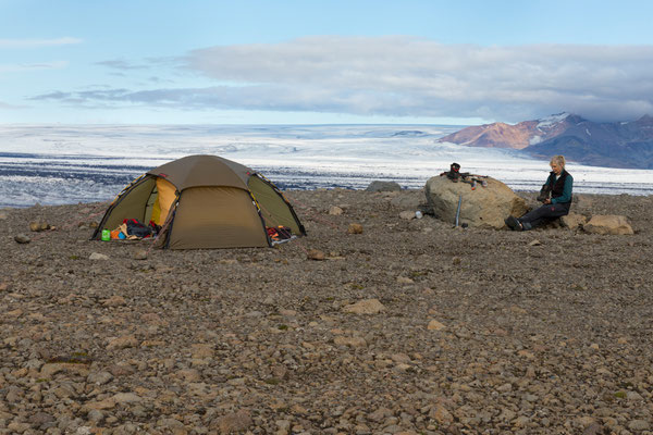 Camp auf Eggjar mit Skeiðarárjökull und Háalda