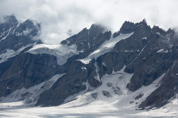 namenlose Berge am Miyar-Gletscher