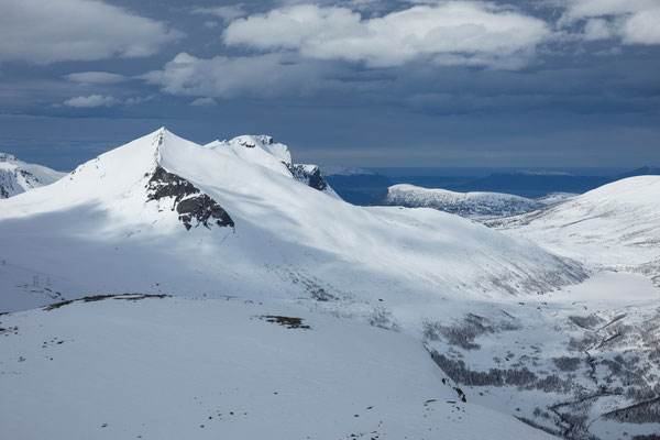 Øspetinden vom Kjøsen, Måndalen