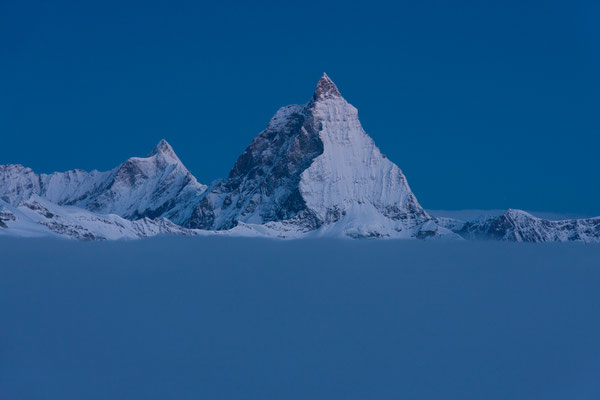 Matterhorn und Dent d'Herens vom Monte-Rosa-Gletscher, Schweiz