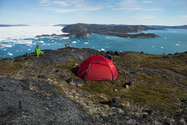 Camp oberhalb Aallaaniarfik mit Kangia und Tasiusaq