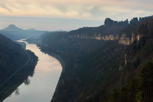 Elbe und Schrammsteine von kleiner Bastei