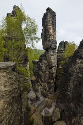 Skalní věž Slabikář, Ostrov