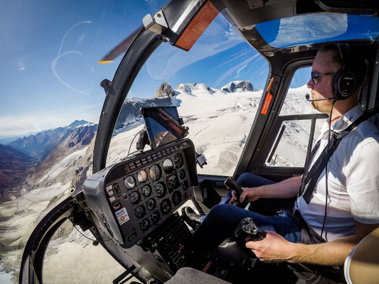 Elite Flights, Bell 206 Jet Ranger, HB-ZPZ, Alpenrundflug mit Gletscherlandung, Helikopterflug,  Gletscherflug, Gletscherapéro, Petersgrat