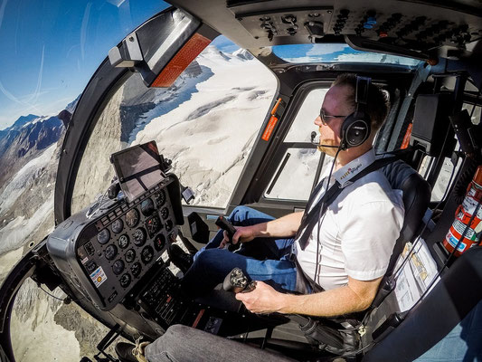 Elite Flights, Bell 206 Jet Ranger, HB-ZPZ, Alpenrundflug mit Gletscherlandung, Alpenflug, Helikopterflug,  Gletscherflug, Gletscherapéro, Lötschenlücke