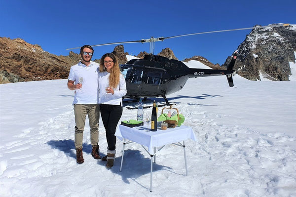 Elite Flights, Bell 206 Jet Ranger, HB-ZPZ Alpenrundflug mit Gletscherlandung, Alpenflug, Helikopterflug,  Gletscherflug, Gletscherapéro, Petersgrat