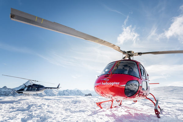 AS 350 B2 Ecureuil, HB-ZPF, Bell 206 Jet Ranger, HB-XXO, Alpenrundflug mit Gletscherlandung, Alpenflug, Helikopterflug,  Gletscherapéro