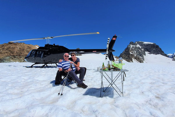 Elite Flights, Bell 206 Jet Ranger, HB-ZPZ Alpenrundflug mit Gletscherlandung, Alpenflug, Helikopterflug,  Gletscherflug, Gletscherapéro, Petersgrat