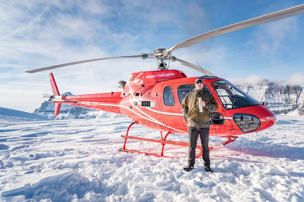 AS 350 B2 Ecureuil, HB-ZPF, Alpenrundflug mit Gletscherlandung, Alpenflug, Helikopterflug,  Gletscherflug, Gletscherapéro, Petersgrat