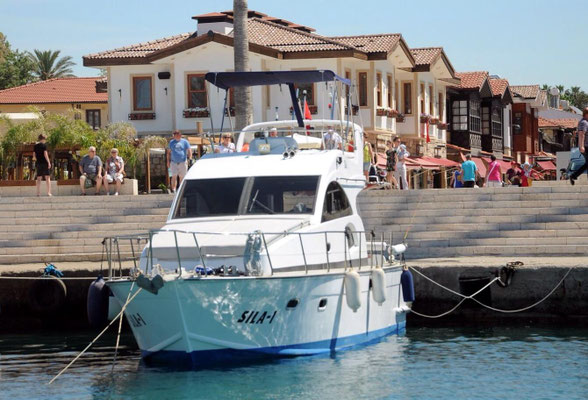 Private Yacht Hire Side
