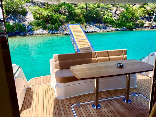 Private Yacht Hire Side