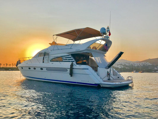 Private Yacht Hire Side