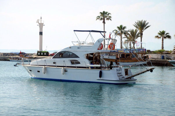 Private Yacht Hire Side