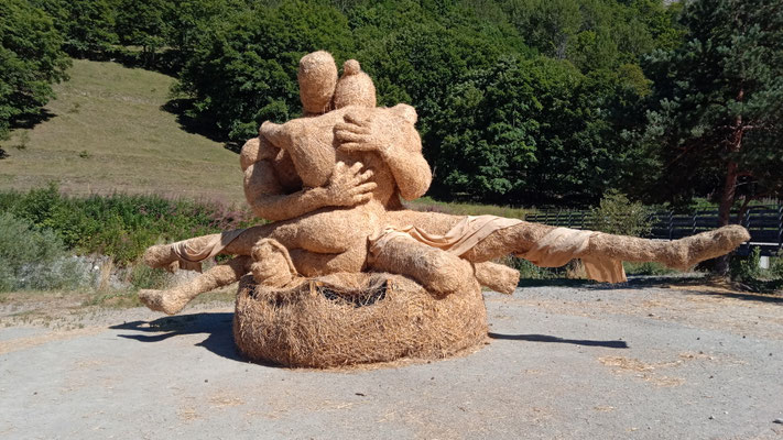 ausdrucksstarken Strohfiguren