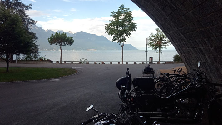 Der Rollator stand trocken unter der Brücke