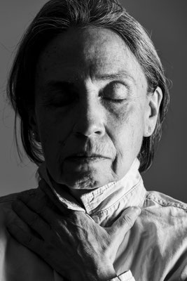 Elvira Hernández, poeta, ensayista y crítica literaria.