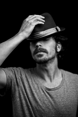 Santiago Cabrera, actor.