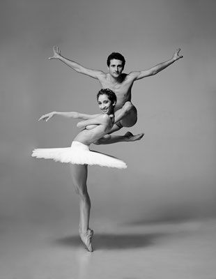Romina Contreras y Rodrigo Guzmán, bailarines del Ballet de Santiago.