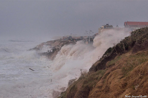 Tempête le 03 mars 2014. La plus grosse vague prise depuis le poste de secours.