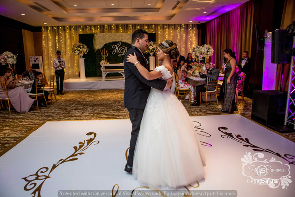 1. Comienza el baile suave y romántico