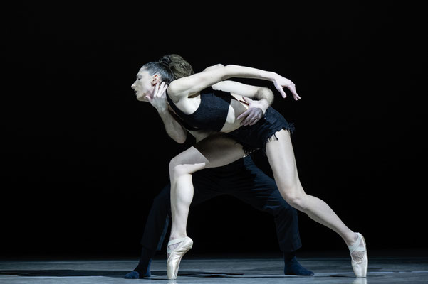 photo : Sylvie-Ann Paré | interprètes : Valeria Galluccio, Adrian W.S. Batt