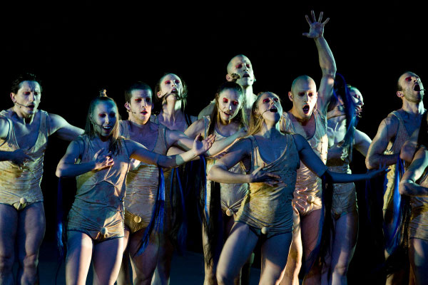 photo : Nicolas Ruel | dancers : Mariusz Ostrowski, Megan Walbaum, Alexandre Jolicoeur, Kimberley De Jong, Carol Prieur, James Viveiros, Lucie Mongrain, Manuel Roque, Lucy M. May, Gérard Reyes