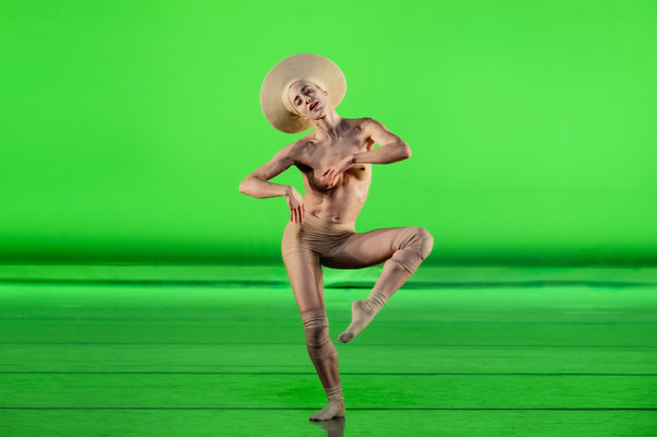 photo: Sylvie-Ann Paré | dancer: Clémentine Schindler