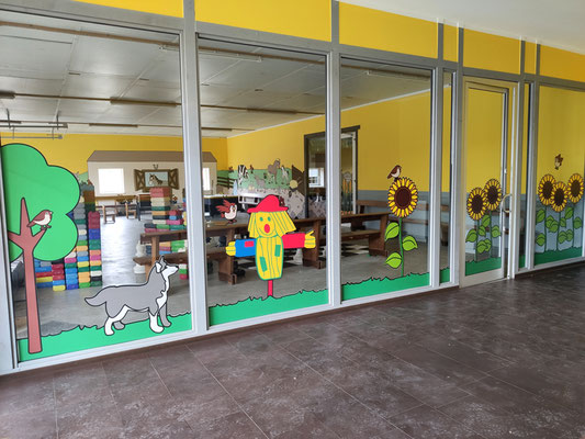 Fensterbeklebung Vogelscheuche Kinderbauernhof Wigger