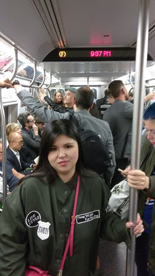 なかなか撮れない地下鉄車内での写メ。プリヴェが撮って差し上げます！