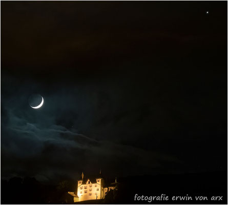 Schloss Wartenfels und zunehmender Mond