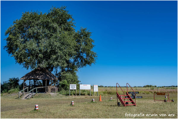 Camp Shinde Footstep, Okawango Delta