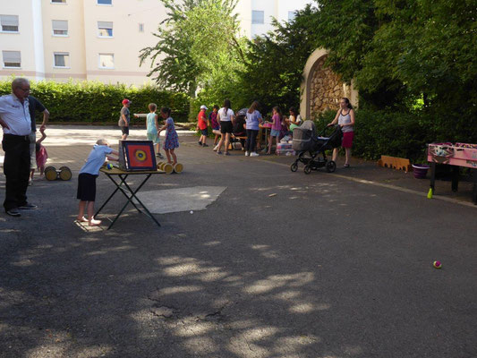 2022 06 26 Pfarrfest Spiele rund um den Kichplatz für Jung und Alt