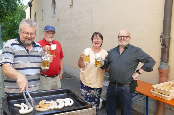 2025 07 18 Pfarreigrillen mit Kolping    Prost die Herren