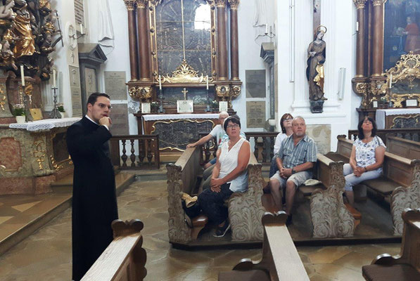 2022 08 05 Kolping Kloster Holzen Kirchenführung mit Mesner Michael Durner 