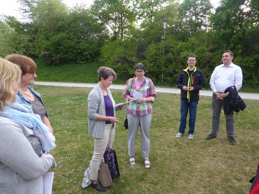 2019 04 24 Kolping Emmausgang Wir machen uns auf zur ersten Andachtstation im Osterfeldpark