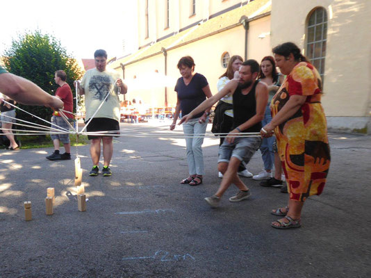 2022 06 26 Pfarrfest Spiele rund um den Kichplatz für Jung und Alt