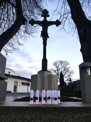 2019 12 24 Kolping Gräbergang im Kriegshaber Friedhof am Priestergrab