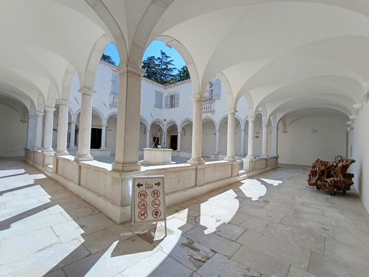 04.07.2025 Piran Kreuzgang im Minoritenkloster