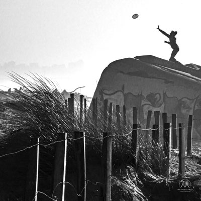 SOLITUDES MARITIMES Côte Basque et Sud Landes  Âmes vagabondes solitaires, contemplateurs d’éléments à l’oeil nu, ou armés d’appareils photographiques. Simples promeneurs, ou aventuriers discrets en pleine apnées interrogatives secrètes, animée d’obscures