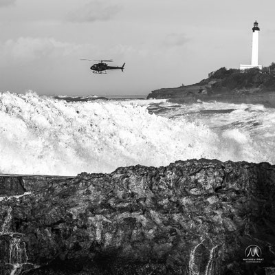 TEMPÊTES HIVERNALES À BIARRITZ   Instantanées de la justement baptisée tempête « Hercule » en 2014 aux dernières grosses dépressions hivernales gonflées sur l’océan Atlantique, qui déferlent sur la côte basque, ici à Biarritz.  Coups de tabac copieusement