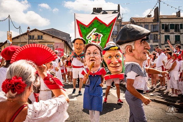 FÊTES DE BAYONNE - 5 JOURS D'OXYGÈNE   Traditionnelles, potaches, officielles, alternatives, associatives, amicales, musicales, sportives, solidaires, intergénérationnelles... Une grande Fête multiple, peut-être bien pour ça qu’on y ajoute un s à la fin !