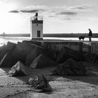SOLITUDES MARITIMES Côte Basque et Sud Landes  Âmes vagabondes solitaires, contemplateurs d’éléments à l’oeil nu, ou armés d’appareils photographiques. Simples promeneurs, ou aventuriers discrets en pleine apnées interrogatives secrètes, animée d’obscures