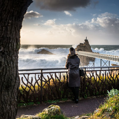 TEMPÊTES HIVERNALES À BIARRITZ   Instantanées de la justement baptisée tempête « Hercule » en 2014 aux dernières grosses dépressions hivernales gonflées sur l’océan Atlantique, qui déferlent sur la côte basque, ici à Biarritz.  Coups de tabac copieusement