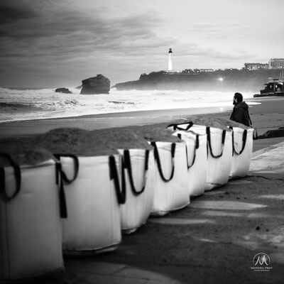 TEMPÊTES HIVERNALES À BIARRITZ   Instantanées de la justement baptisée tempête « Hercule » en 2014 aux dernières grosses dépressions hivernales gonflées sur l’océan Atlantique, qui déferlent sur la côte basque, ici à Biarritz.  Coups de tabac copieusement